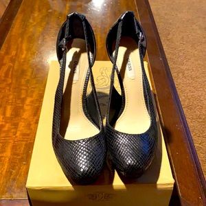 Guess black work and day shoe.